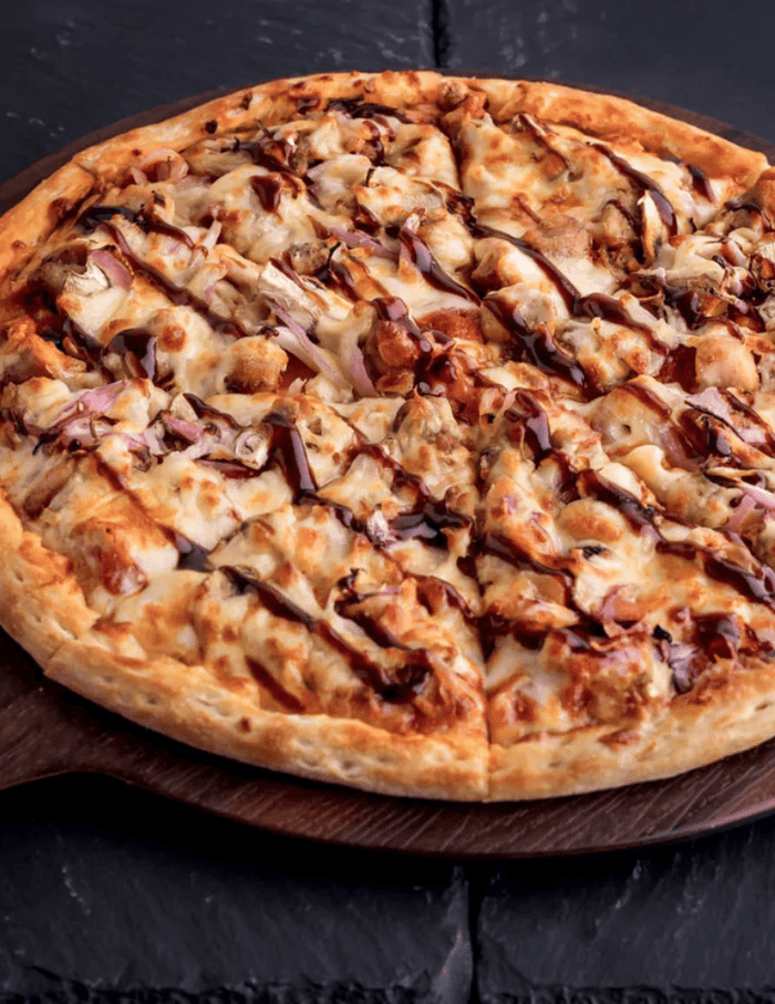 BBQ Chicken Pizza - Big Green Egg